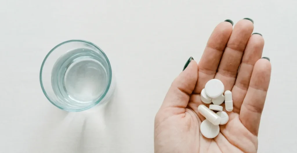 Representação do ciclo circadiano com produção de melatonina pela glândula pineal durante a noite